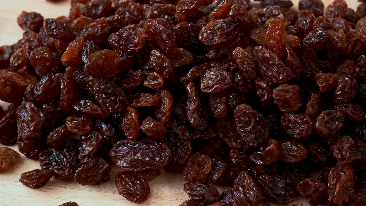 Raisins, close.